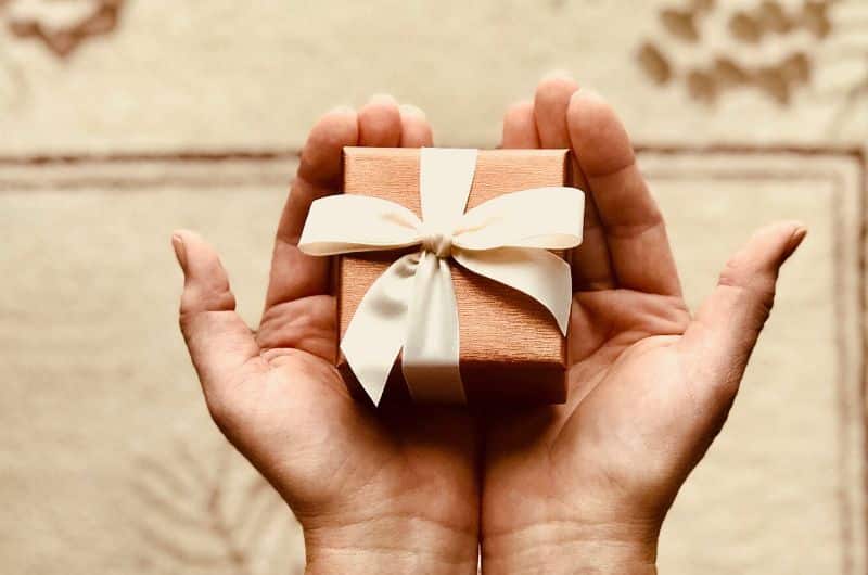 La simplicité trouve également sa place quand vient le temps de choisir un cadeau pour un proche. Voici quelques idées de cadeaux utiles pour vous simplifier la vie.