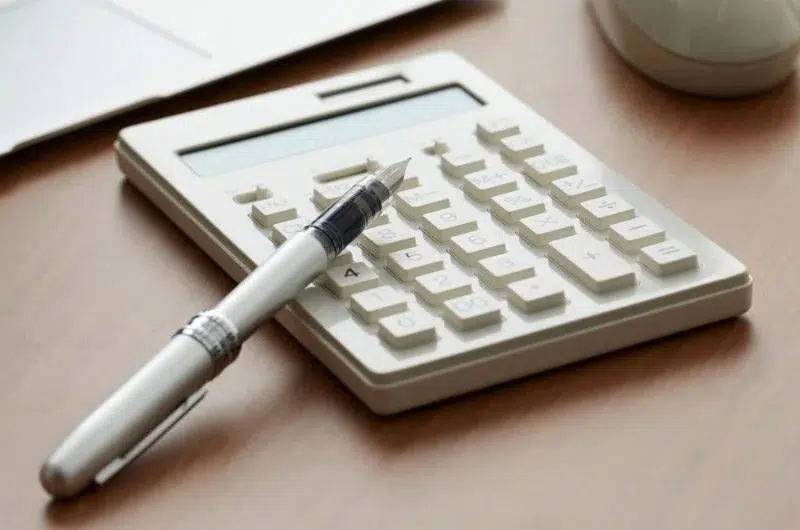 Calculatrice. Economies d'argent.