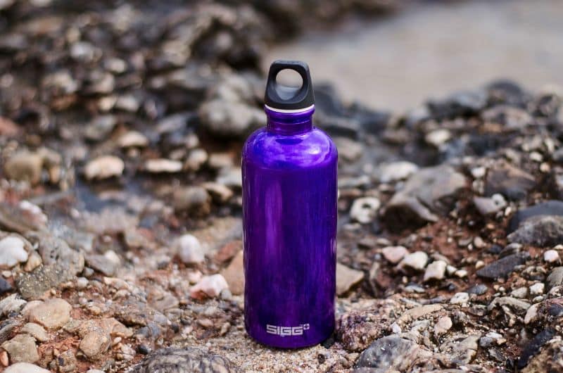 De toutes les idées-cadeaux pour ados proposées dans mon article de blog, une bouteille d'eau réutilisable est probablement le choix le plus abordable et sûr.