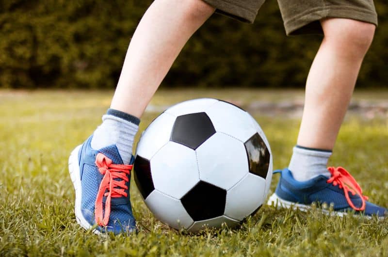 Vous souhaitez offrir un beau cadeau votre plus grand fan de soccer? Vous trouverez dans cet article quelques suggestions pour faire plaisir à une "soccer mom". Un billet du blog Pour un bonheur simple.