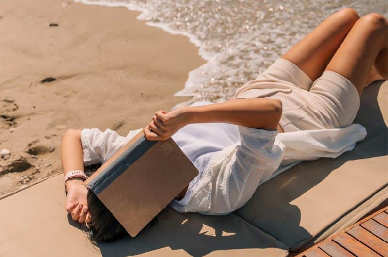 Le slow living est une bonne manière de vivre mieux, de profiter du moment présent et de ralentir. Un article du blog Pour un bonheur simple.