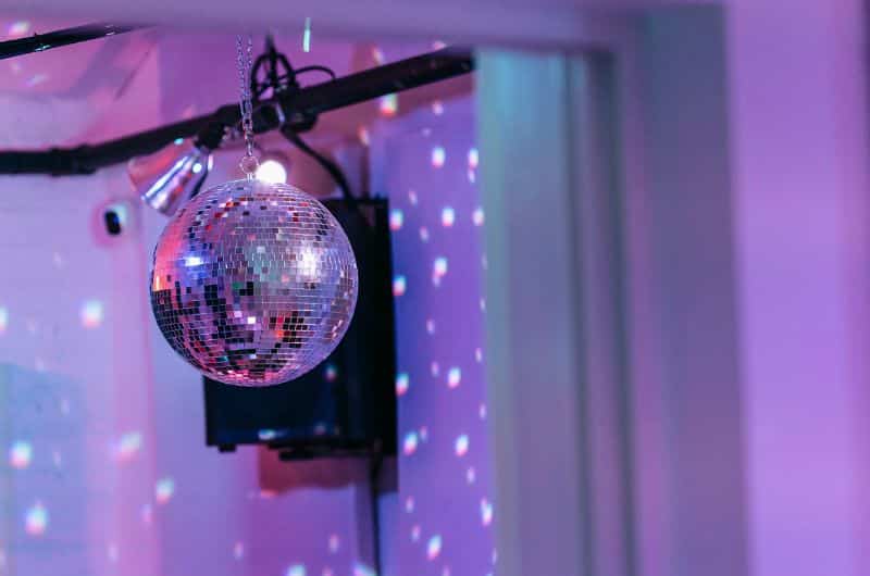 Soirée disco à la maison = plaisir en famille