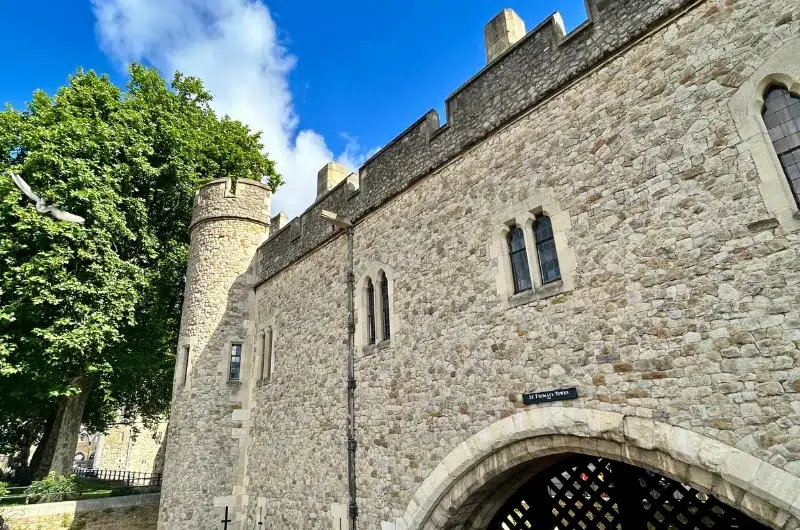 La Tour de Londres est une attraction touristique très intéressante de Londres. Une belle activité à faire en famille. 